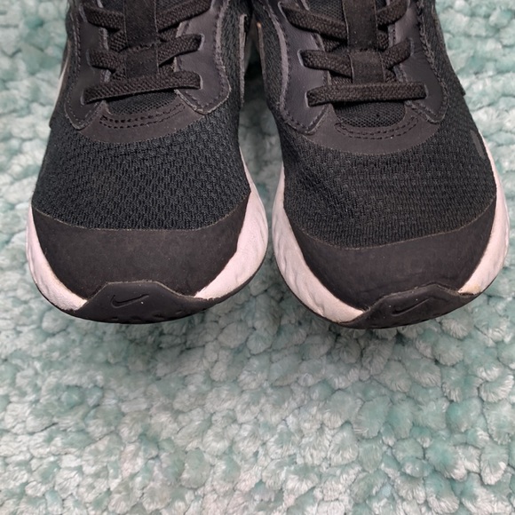 Nike Revolution Black & White Athletic Training Running Sneakers Girls Boys Run - Picture 7 of 16